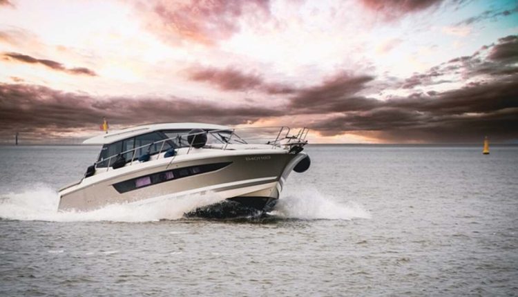 how much does it cost to charter a yacht