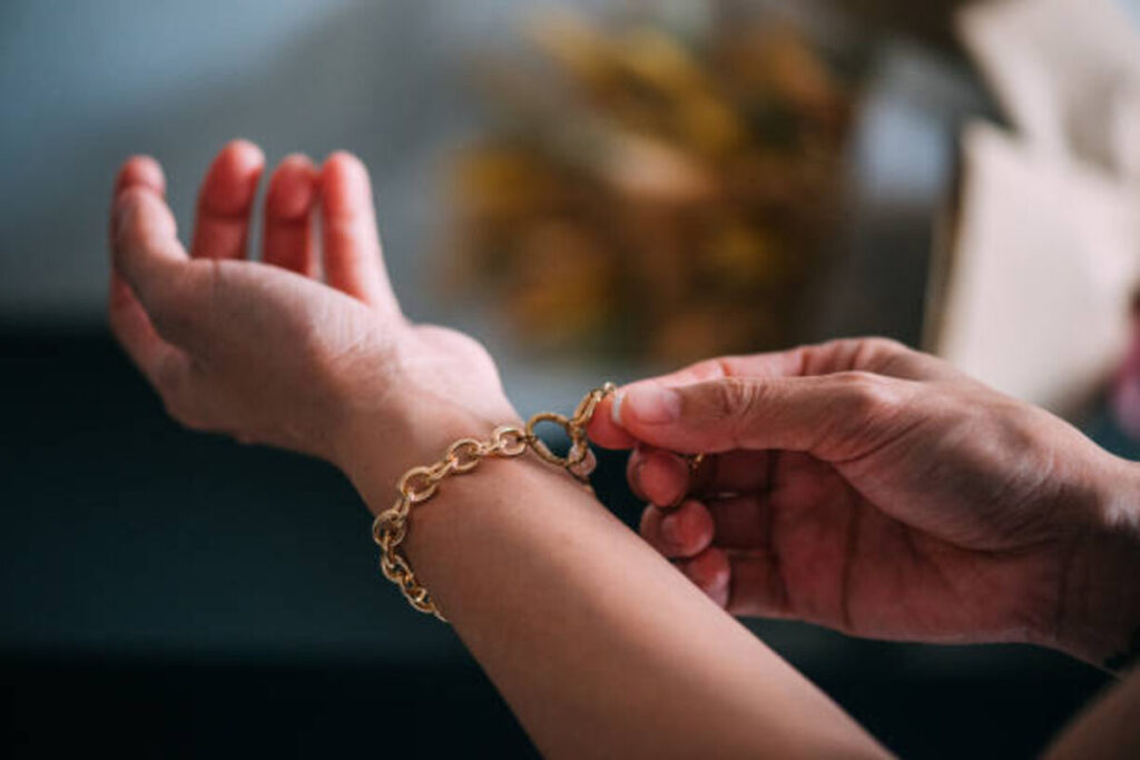 Via Jade to Gold Going through the Beauty of Chinese Bracelets