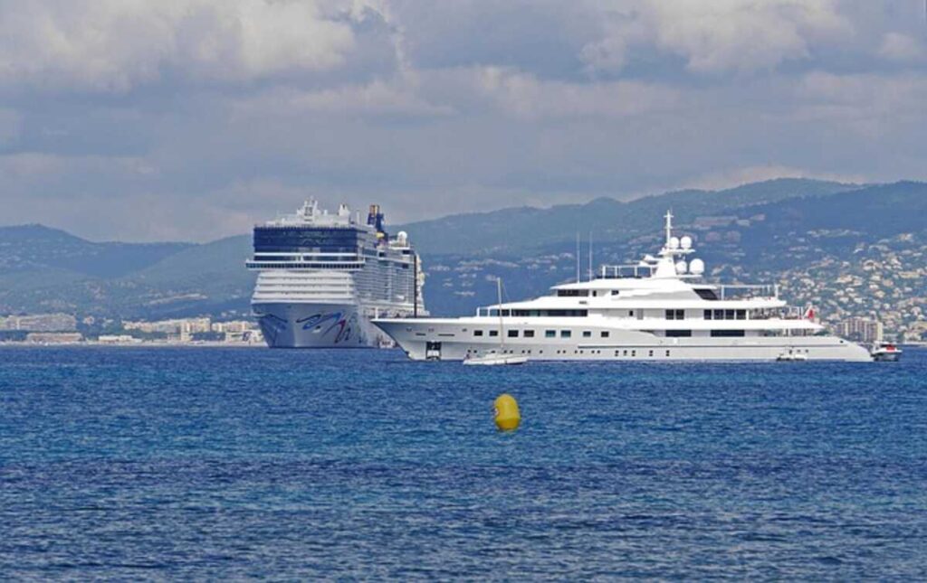 yacht charter hong kong